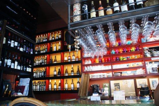 Heteroclito Wine Bar